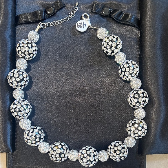 Elegant Black and Silver rhinestoneNecklace